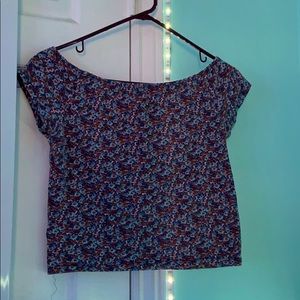 Cropped floral blouse. New